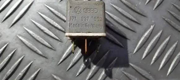 Volkswagen PASSAT B5 Other relay 4ra00351001 171937503