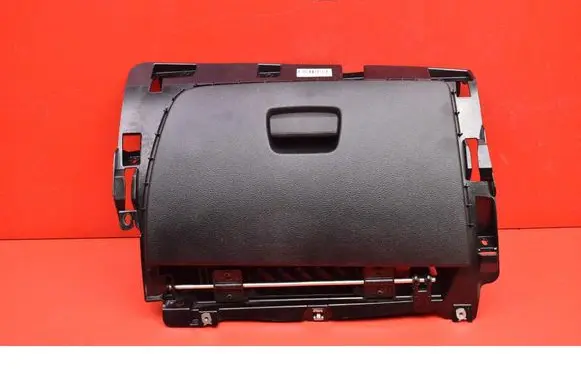Glove box