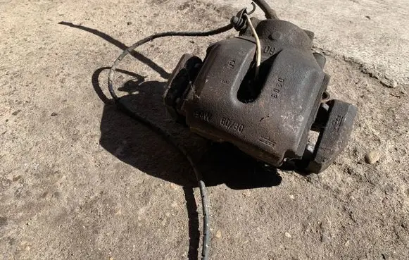 BMW X5 E53 Front brake caliper D303C1