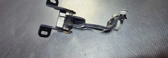 Seat Alhambra (Mk2) Sliding door middle roller runner 7N0843335H