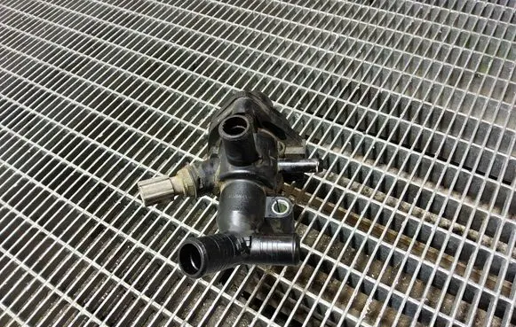 Ford Ranger Thermostat/thermostat housing W584A