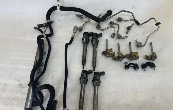 BMW 5 F10 F11 Fuel injector 0445110382 7810702