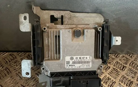 Volkswagen Touran II Engine control unit/module CAV 03C906027DA
