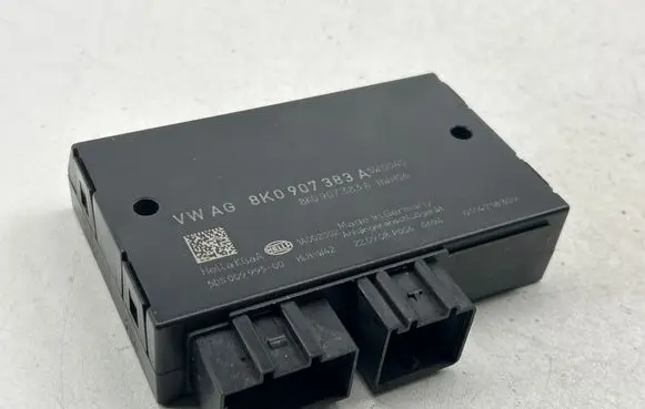 Audi A4 S4 B8 8K Tow bar trailer control unit/module 8K0907383A 5DS00999500