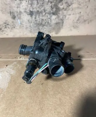 Peugeot 308 SW Thermostat/thermostat housing 9810916880