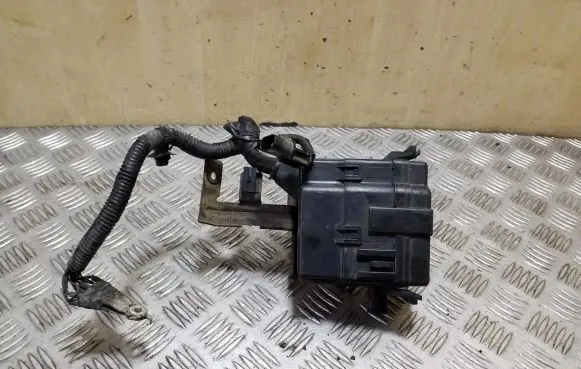 Hyundai ix35 Relay mounting block 