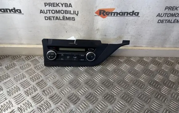 Toyota Auris E180 Climate control unit 5590002790