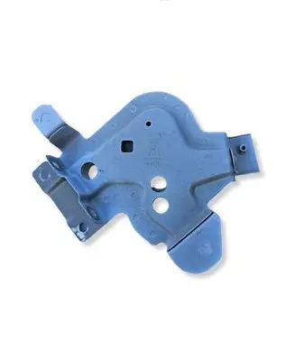 Audi e-tron Fender mounting bracket 4K2821149 4KE821433 04S0724