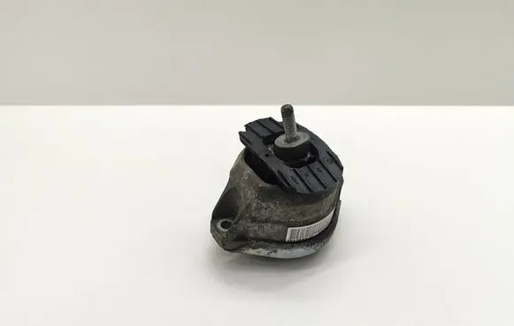 BMW 5 E60 E61 Engine mount bracket 6769874 676987402 15934612