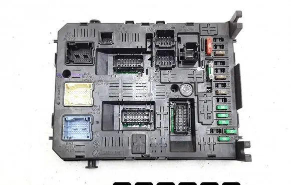 Peugeot 407 Fuse module 9664058880
