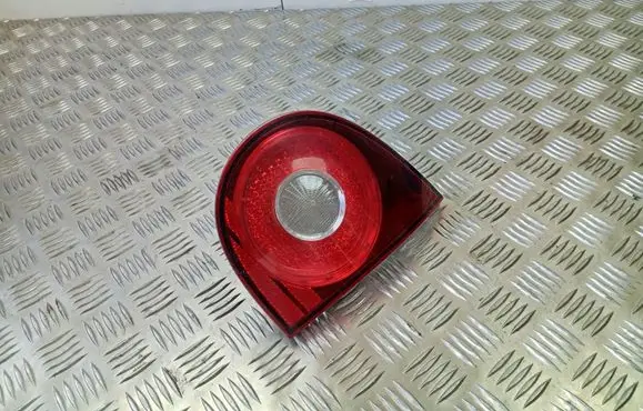 Tailgate rear/tail lights
