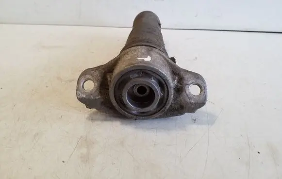Volkswagen Tiguan Front shock absorber mounting bracket 