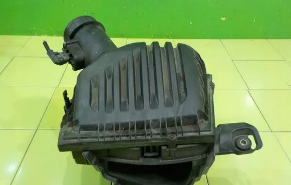 BMW 2 F45 Air filter box 7609482