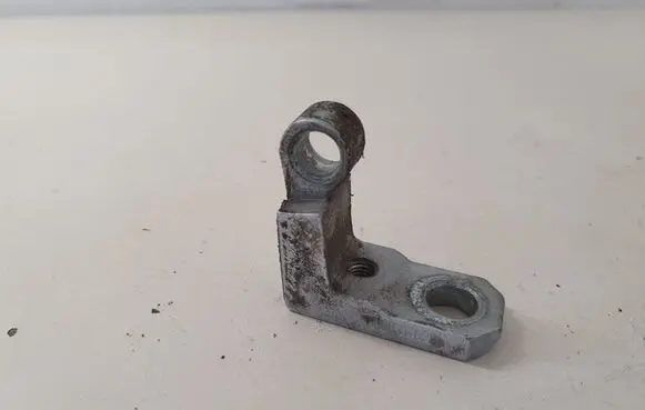 Volkswagen Touran I Front door upper hinge