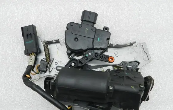 Chrysler Grand Voyager V Sliding door lock 68030378AA 68030378