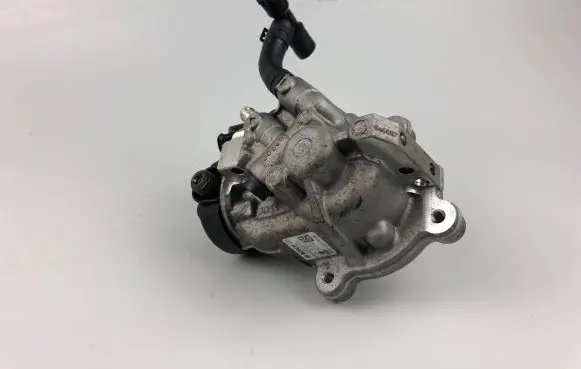 Volkswagen PASSAT B8 Fuel injection high pressure pump 04L130755E 0445010538 10110317