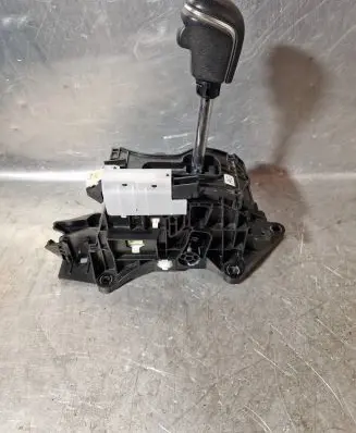 Toyota Camry VIII XV70 Gear shifter/selector 75G651