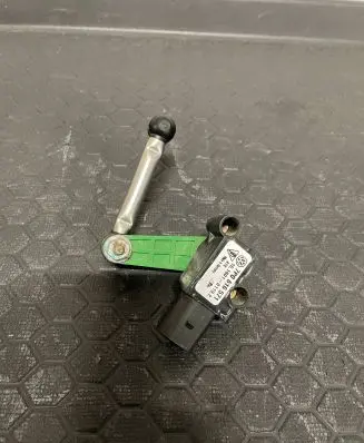 Volkswagen Touareg II Headlight/headlamp level sensor 7p0616571