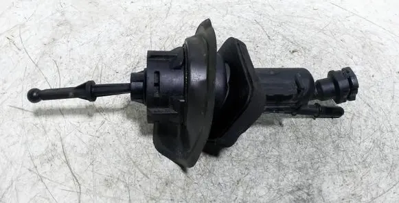 Mazda 3 I Clutch master cylinder