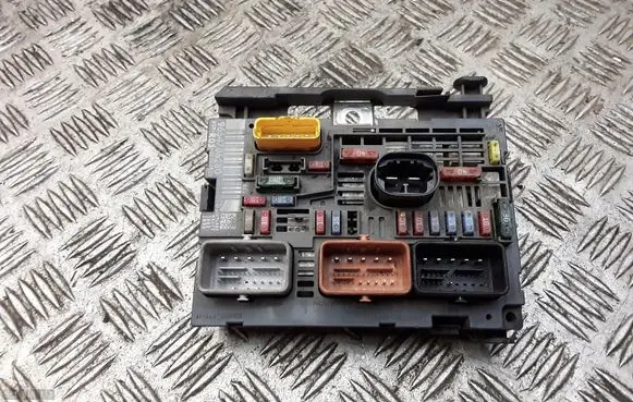 Citroen C4 I Fuse module 9664706280