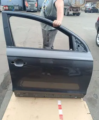 Audi Q7 4L Front door