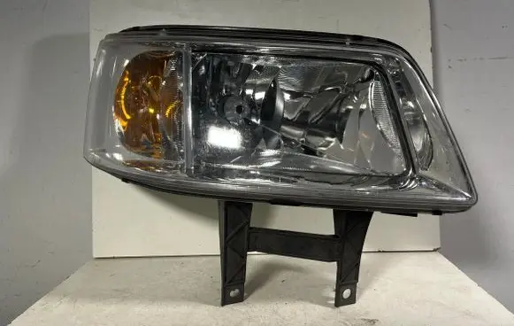 Volkswagen Transporter - Caravelle T5 Headlight/headlamp 