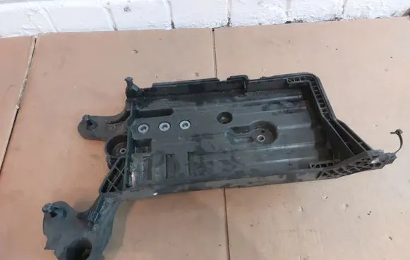 Skoda Octavia Mk3 (5E) Battery tray 5Q0915321H 5Q0915331J