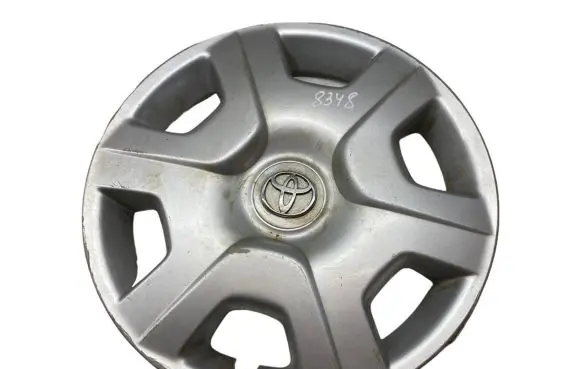 Toyota Auris 150 R15 wheel hub/cap/trim 426020D090