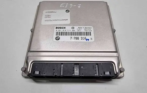 BMW 5 E39 Engine control unit/module 7788310 0285010311 WBADP91060GX75259