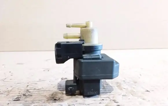 Hyundai i30 Vacuum valve 351202A900