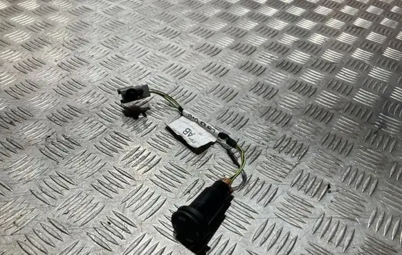 Land Rover Discovery Sport USB socket connector FK72-19010-AB