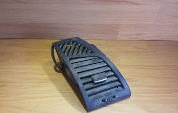 BMW 1 E81 E87 Dashboard side air vent grill/cover trim 705918812