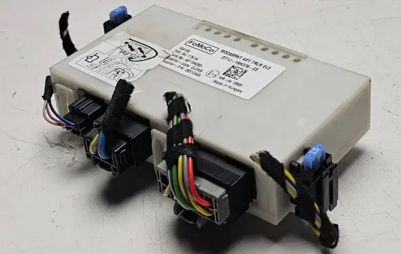 Ford Focus Tow bar trailer control unit/module DT1J19H378CE 401154265 28512454