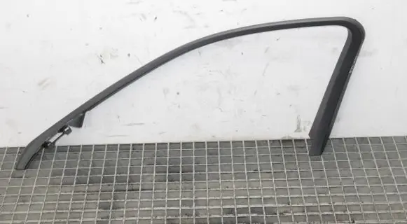 Mercedes-Benz C W204 Door glass trim 