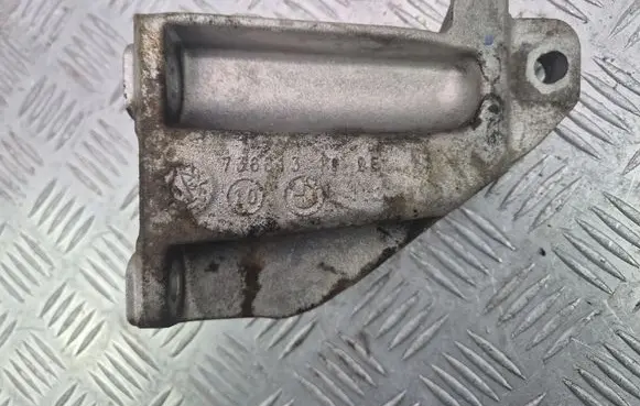 BMW 1 F20 F21 Engine mounting bracket 73681310
