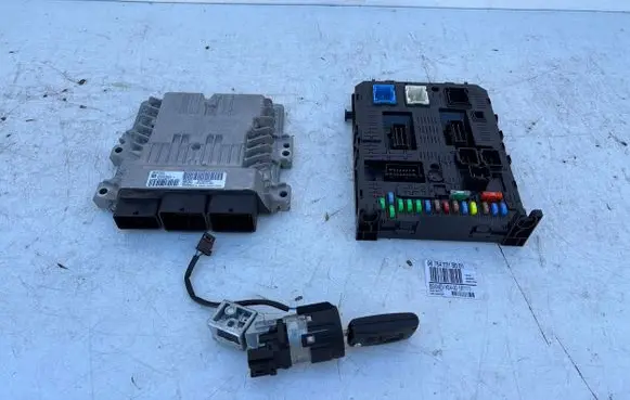 Peugeot Partner Fuse box set 20977771 967847718001