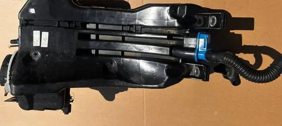 Audi Q7 4M AdBlue liquid reservoir 4M0131878BF 4077203AC