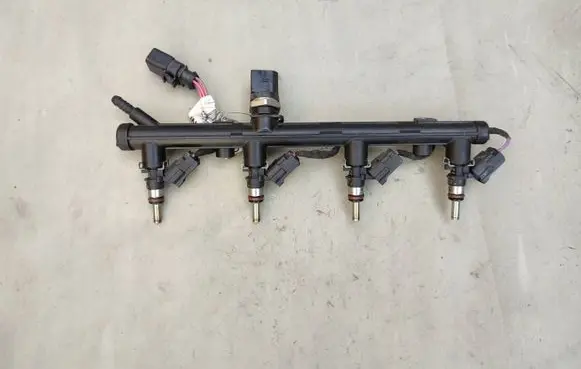 Volkswagen PASSAT B8 Fuel injector 06L906031A 0280158266 06K133681C