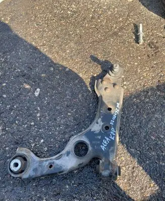 Alfa Romeo Giulietta Front lower control arm/wishbone 0B020E 3984 C560