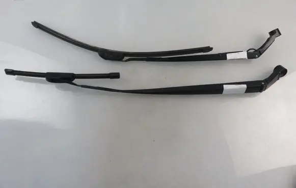 Toyota Urban Cruiser (XP110) Front wiper blade arm 3441912