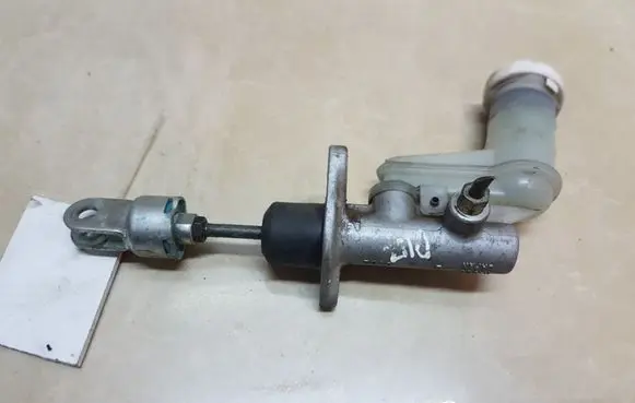 Mitsubishi Pajero Clutch master cylinder