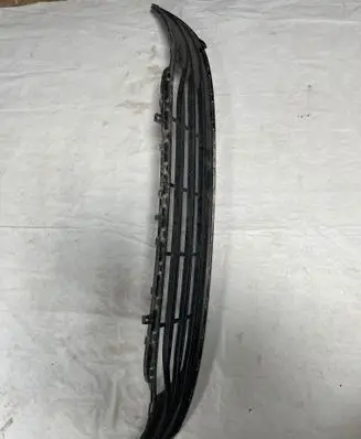 Chrysler Pacifica Front bumper lower grill 68241708AC AM79372007