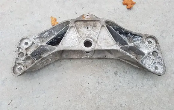 BMW 7 E65 E66 Gearbox mounting bracket 6759680