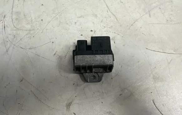 BMW 5 F10 F11 Glow plug pre-heat relay 8514120 0281003115