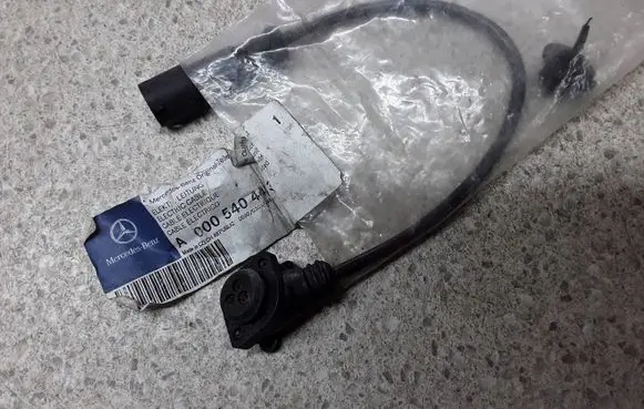 Mercedes-Benz E W211 Front ABS sensor wiring A0005404436