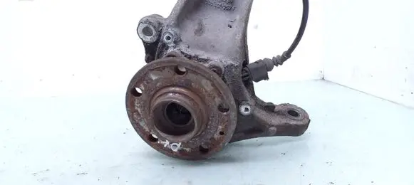 Volkswagen PASSAT B6 Front wheel hub spindle knuckle 3C0402257F