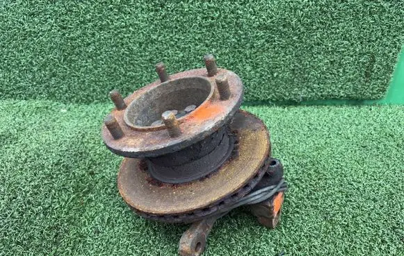 Front wheel hub spindle knuckle