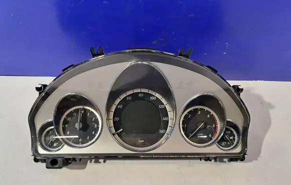 Mercedes-Benz E W212 Speedometer (instrument cluster) A2129005104 A2125401548