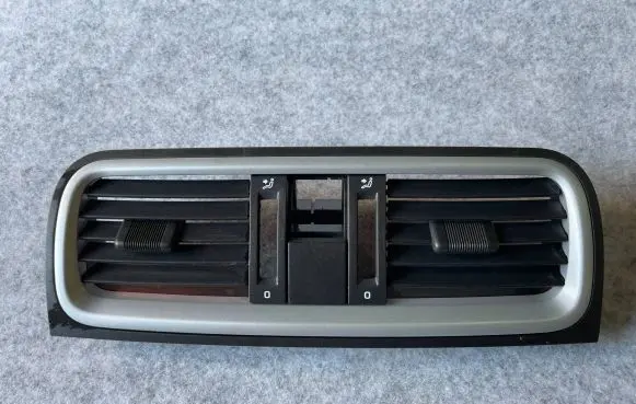 Skoda Fabia Mk2 (5J) Dash center air vent grill 5J0820951