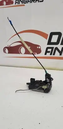 Opel Zafira B Front door lock 13210749